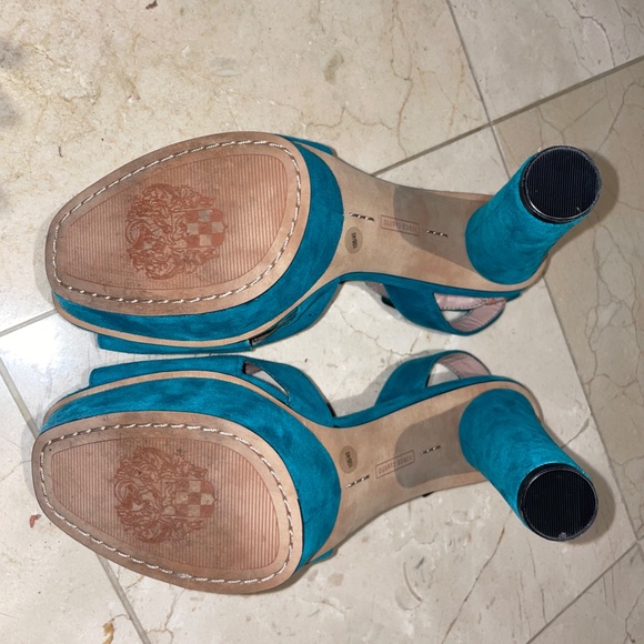 Vince Camuto Teal Heels - Picture 5 of 5